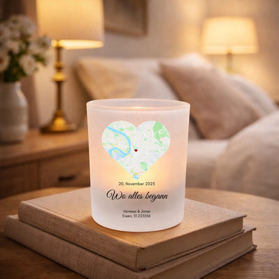 Kerzenhalter auf Stapel bücher