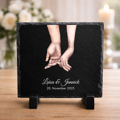 Leere Schiefertafel auf Holzoberfläche