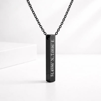 Schwarze Halskette mit minimalistischer Pendantschmuck